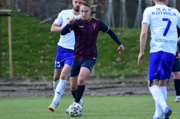 2123