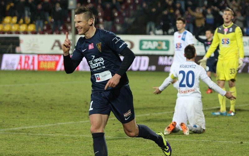 870500news_Pogon_Lech_Robak_gol5